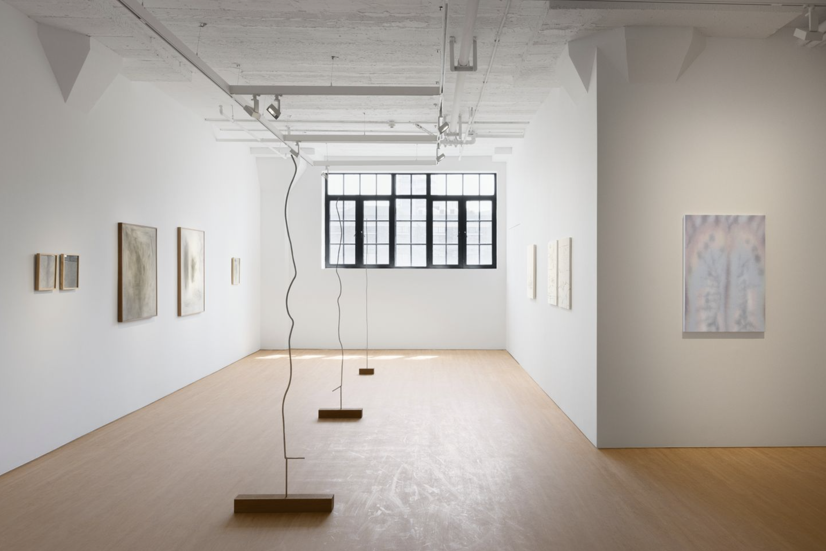 Exhibition view: Fluid in Forms, Arario Gallery, Shanghai (19 March–11 May 2025). Courtesy Arario Gallery.