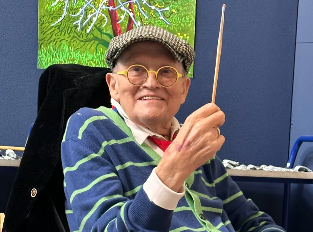 Portrait of David Hockney, London, 2023. © David Hockney. Photo by Jean-Pierre Gonçalves de Lima. Courtesy of Serpentine Galleries.