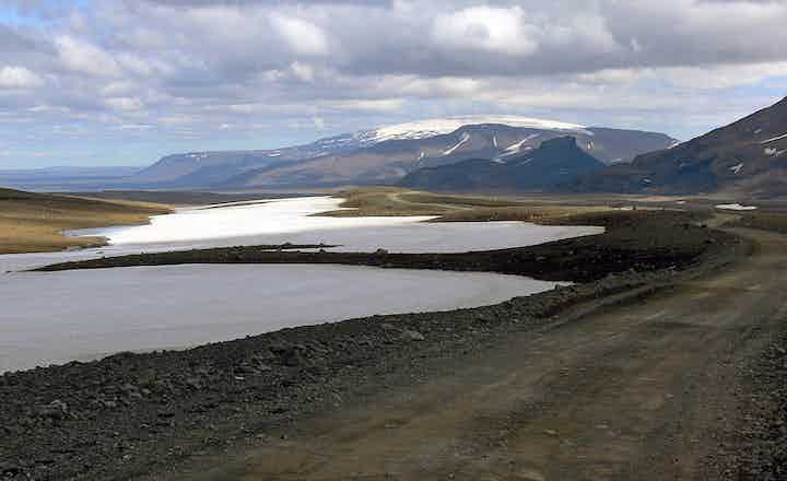 에릭스요쿨(Eiriksjokull)은 아이슬란드 서부에 있는 빙하입니다.
