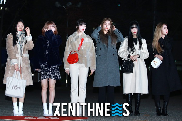 ▲ 여자친구-청하 ‘추위에도 끄떡없는 비주얼’ (사진=문찬희 기자)