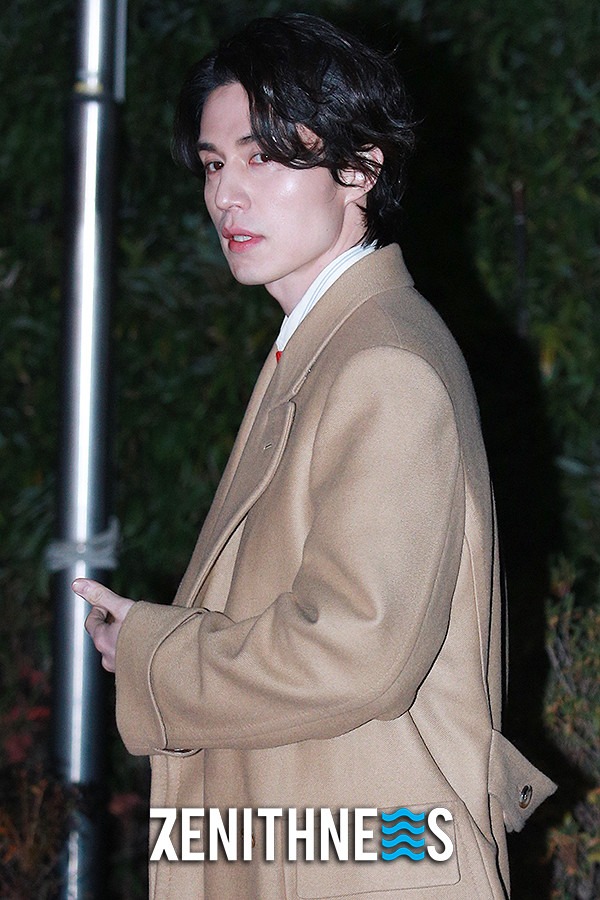 ▲ 이동욱 ‘추위에도 미모는 끄떡없어서’ (사진=문찬희 기자)
