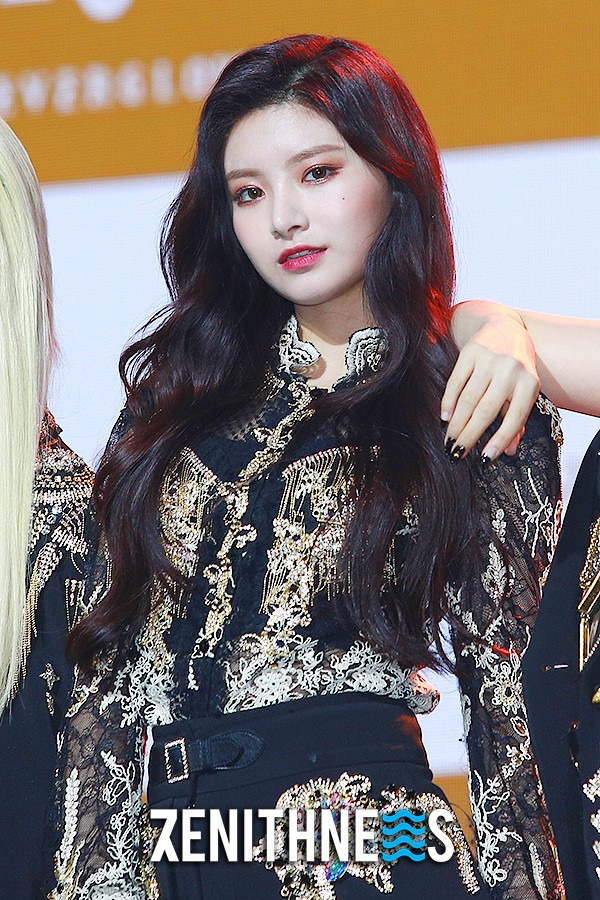 ▲ 에버글로우 이런 ‘왕 예쁜 왕 기쁨♥’ (사진=문찬희 기자)