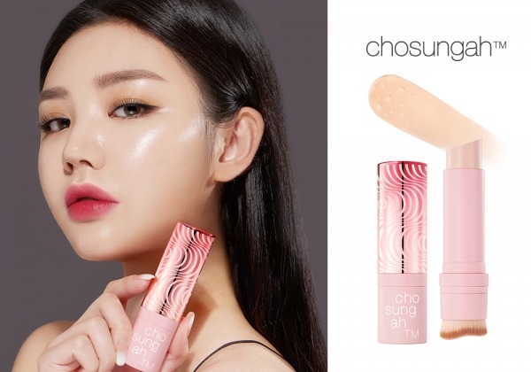▲ 조성아TM, '슈퍼 핏 필업 스틱 파운데이션' 론칭 "촉촉 동안 광채 피부 연출" (사진=조성아TM)