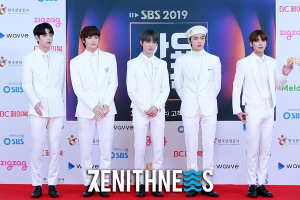 ▲ TXT ‘모아들과 함께하는 첫 크리스마스!’ (사진=문찬희 기자)