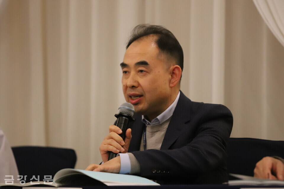 김승훈 세곡데이케어센터장이 ‘천태사상의 사회복지적 함의-주제 강연의 내용을 지역사회 복지현장에 적용하기 위한 방안’을 발표했다. 