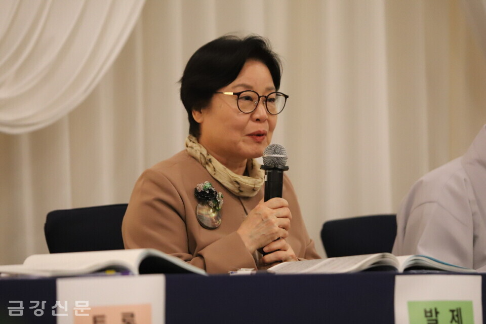 권경임 천태종복지재단 이사가 ‘불교사회복지의 영성적인 실천-불교사회복지 영성의 개념과 지역사회 복지 실천 방안’을 주제로 발표했다.