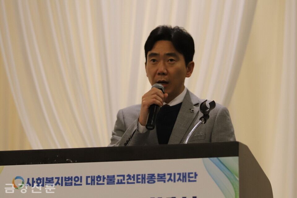 ‘다하는 마음, 더 밝은 내일’이라는 슬로건의 의미를 설명하고 있다. 
