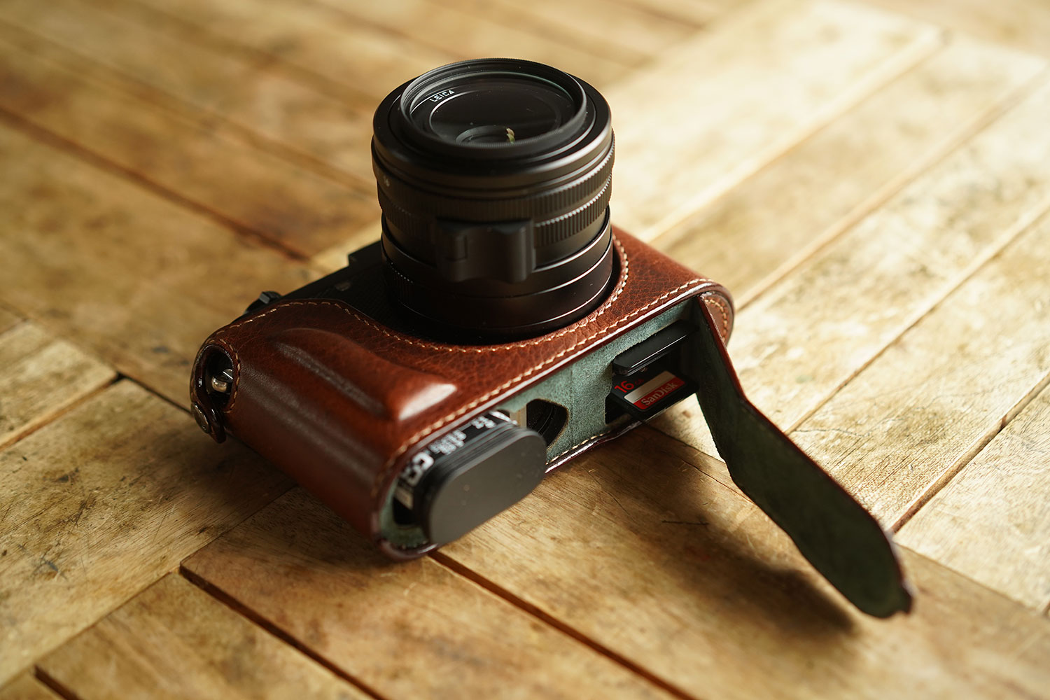 Leica Q3 half case (Type 2) snap fixed / Battery & SD card door