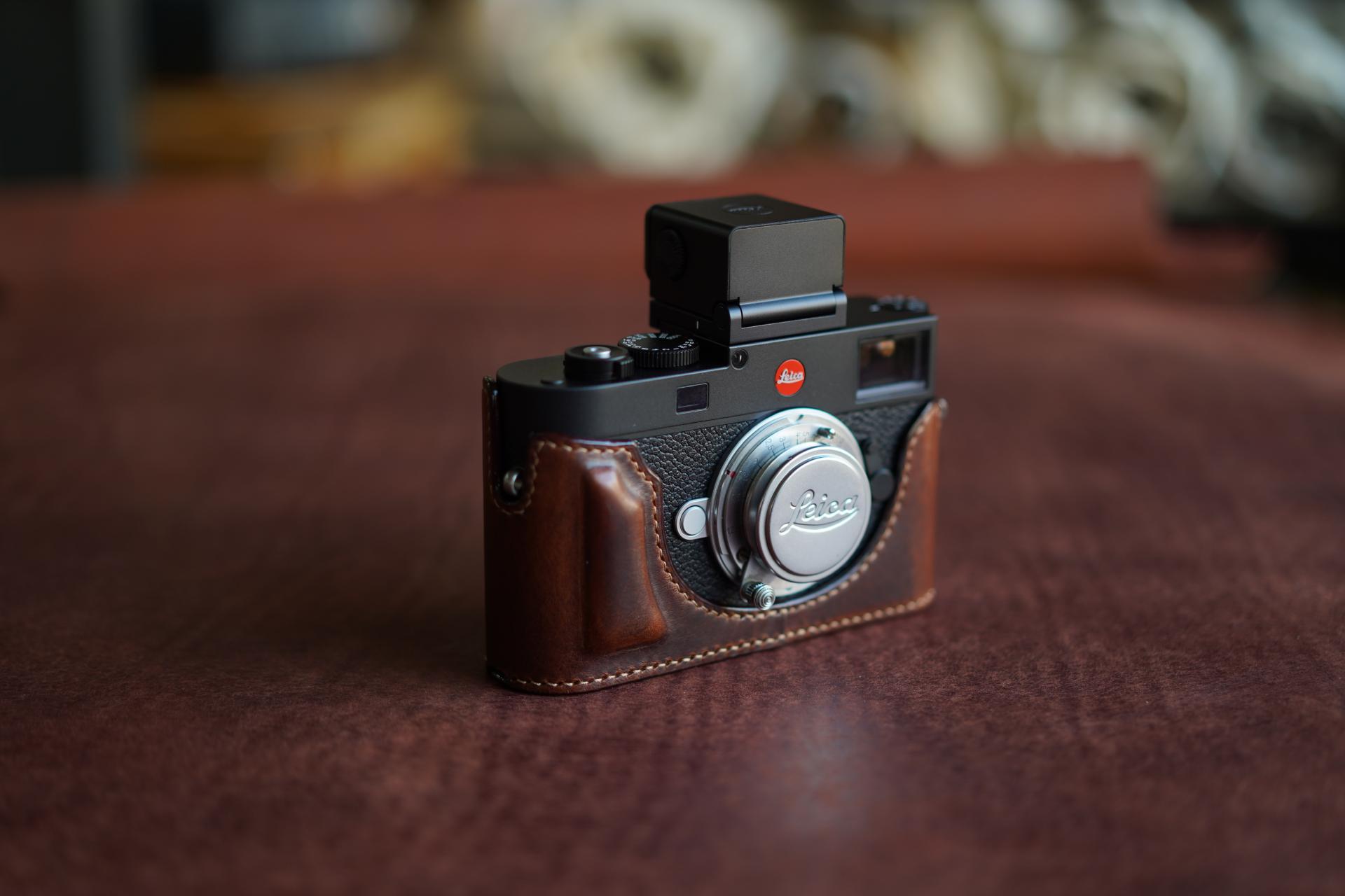 Leica M11 half case / Battery door : LEICA CASES & STRAPS by