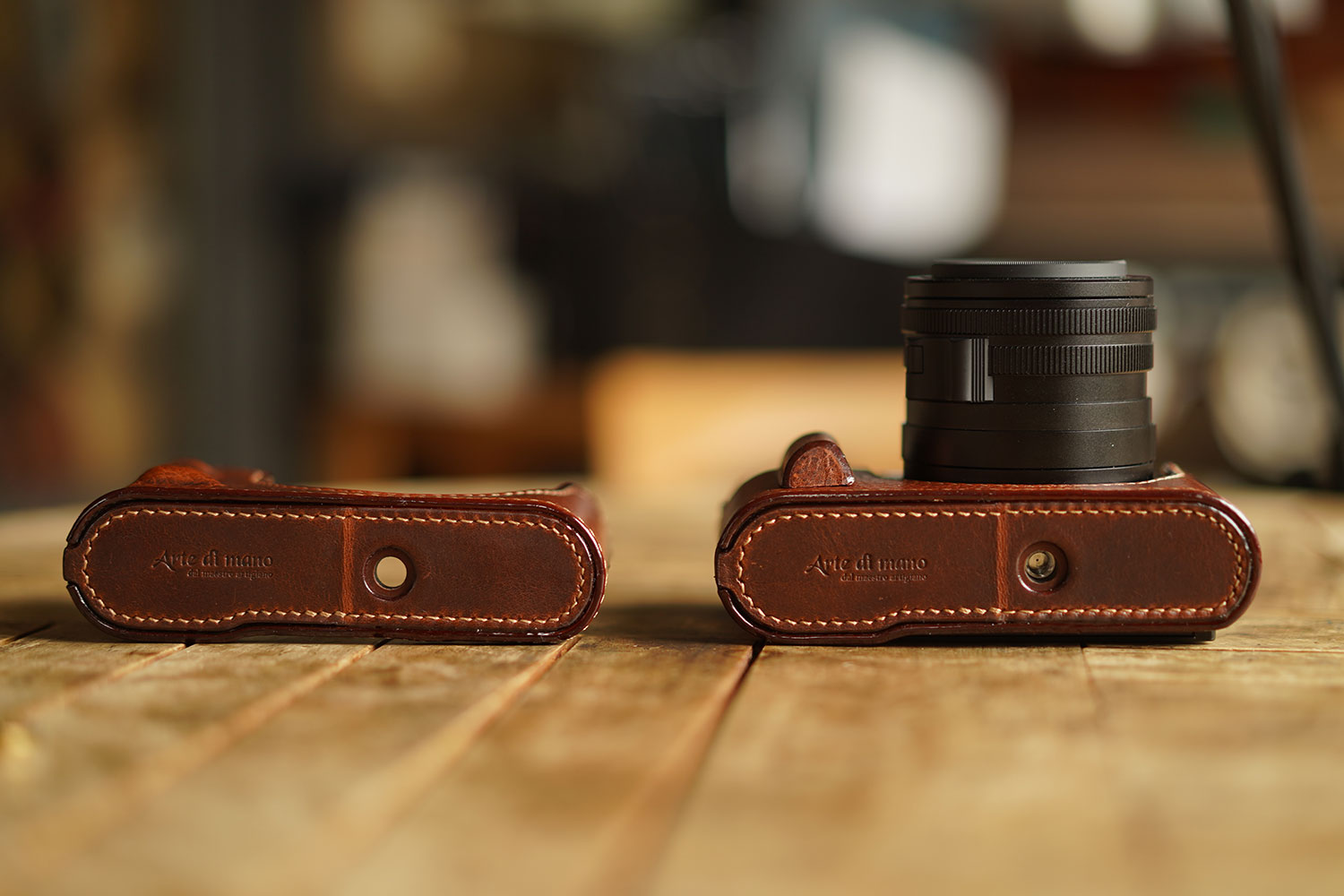 Leica Q3 half case (Type 2) snap fixed / Battery & SD card door access :  LEICA CASES & STRAPS by handcraft - Arte di mano