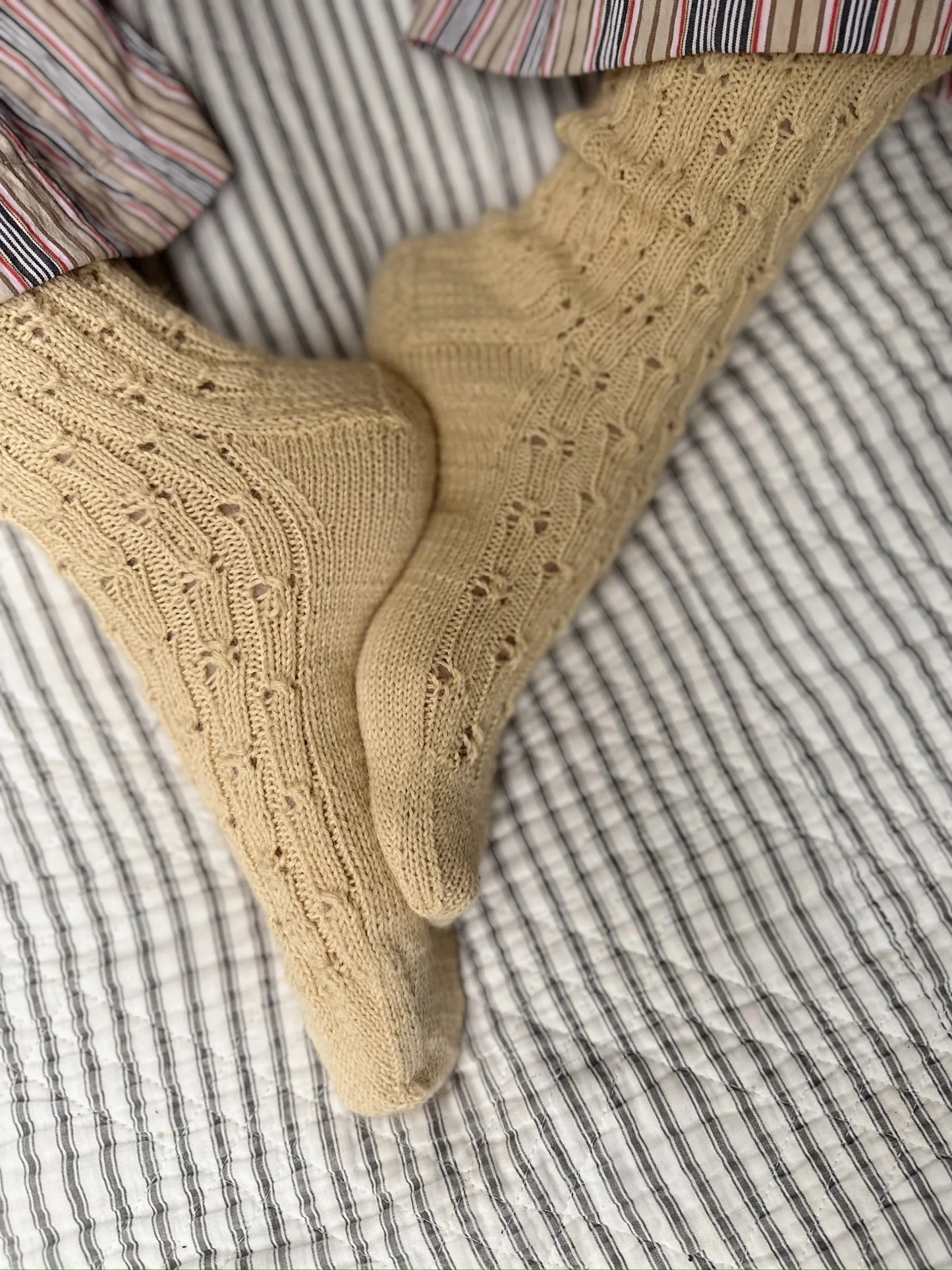 ISAGER SOCK YARN [40% Easy Wash Alpaca, 40% Easy Wash Merino Wool and 20% Recycled Nylon]