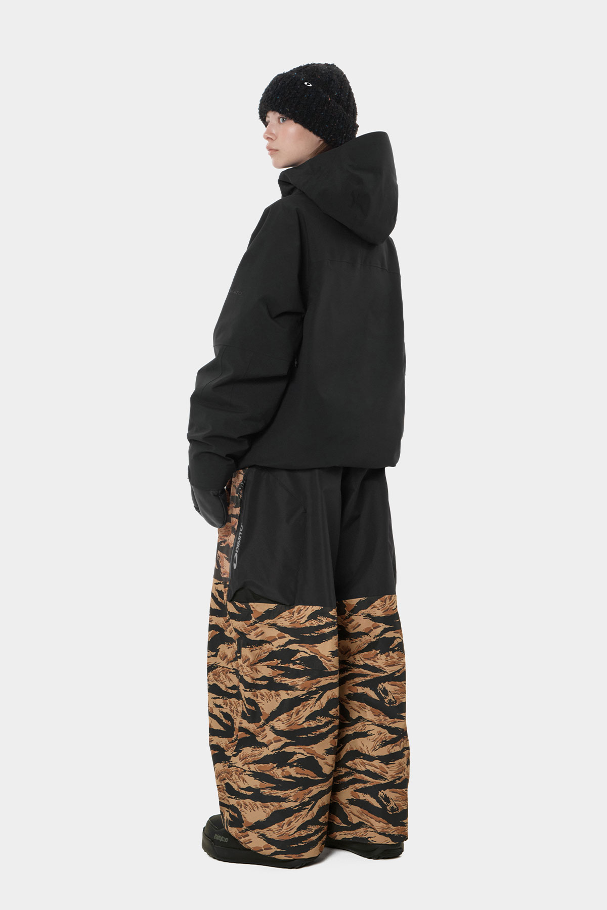 APEX DOWN JACKET BLACK 2627