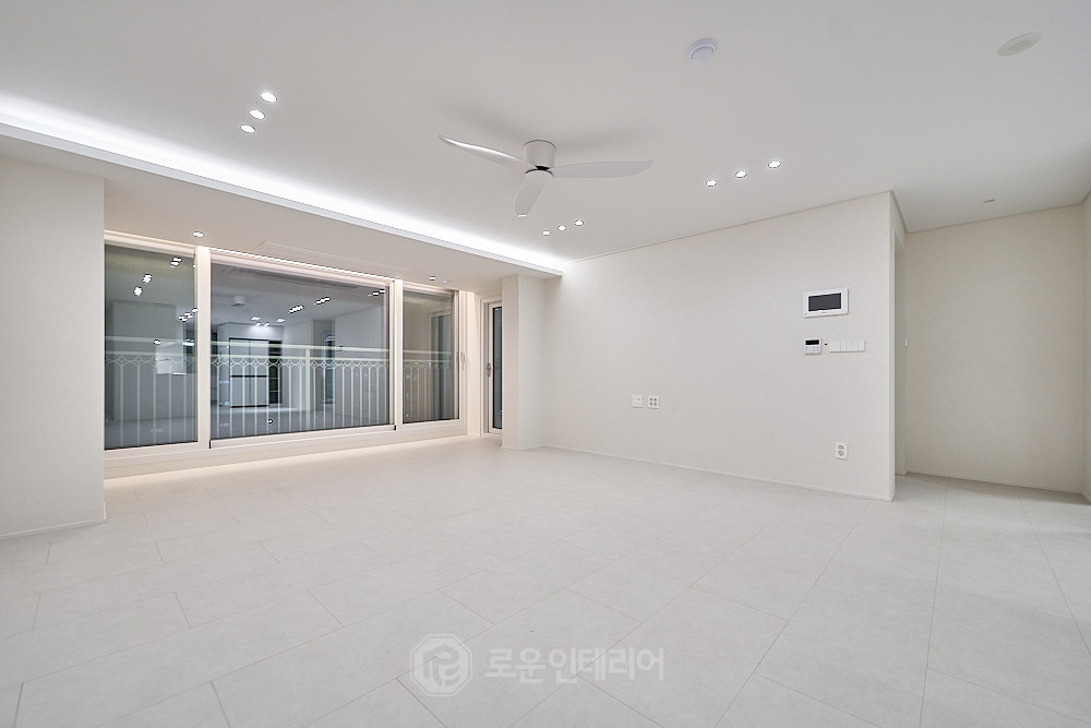 창원 노블파크 34평 인테리어 거실 - 창가 T5 간접조명 라인 창원 노블파크 34평 인테리어 거실 - 창가 T5 간접조명 라인
