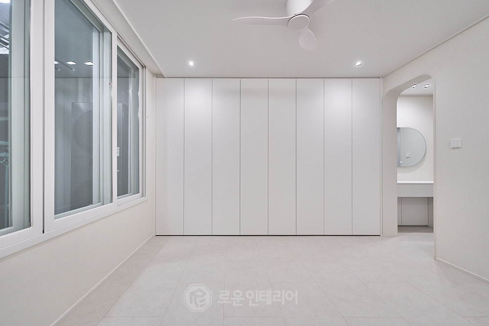 창원 아파트 인테리어 안방 - 여닫이 붙박이장 12자와 아치 게이트 창원 아파트 인테리어 안방 - 여닫이 붙박이장 12자와 아치 게이트