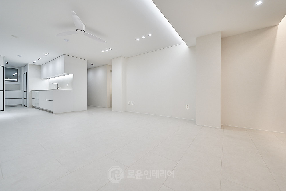 창원 34평 아파트 인테리어 거실 - 실링팬과 다운라이트 배치 창원 34평 아파트 인테리어 거실 - 실링팬과 다운라이트 배치