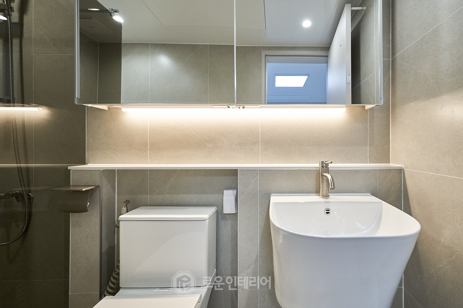 ad880381dddeb.jpg