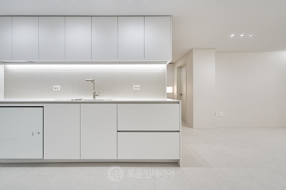 창원 아파트 인테리어 주방 - 인조대리석 상판과 사각 싱크볼 창원 아파트 인테리어 주방 - 인조대리석 상판과 사각 싱크볼