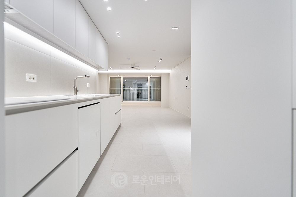 창원 34평 아파트 인테리어 주방 - 폭포수전과 거실로 열린 시야 창원 34평 아파트 인테리어 주방 - 폭포수전과 거실로 열린 시야