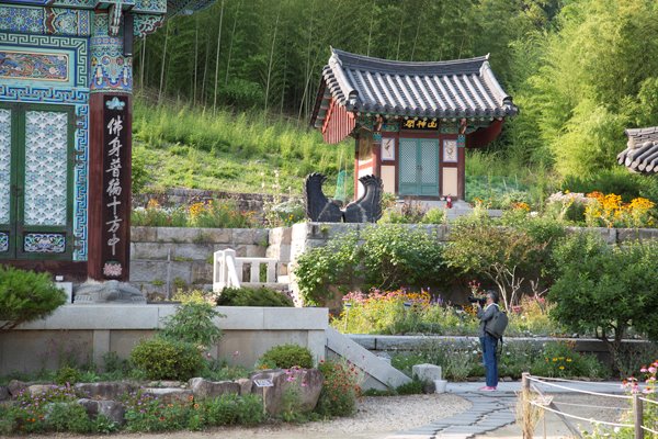 대웅전 뒷편 산신각