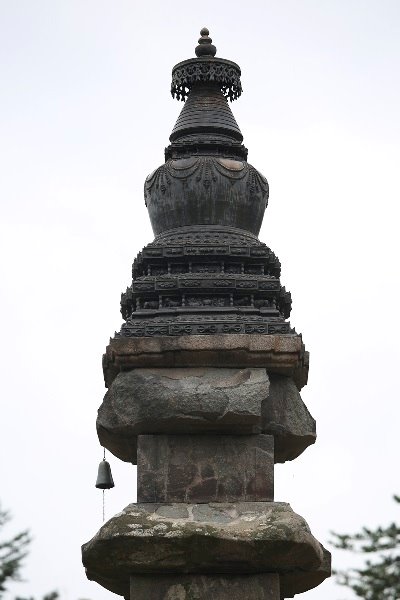 마곡사 오층석탑의 상륜부 모습, 라마탑의 모습이 그대로 있다.