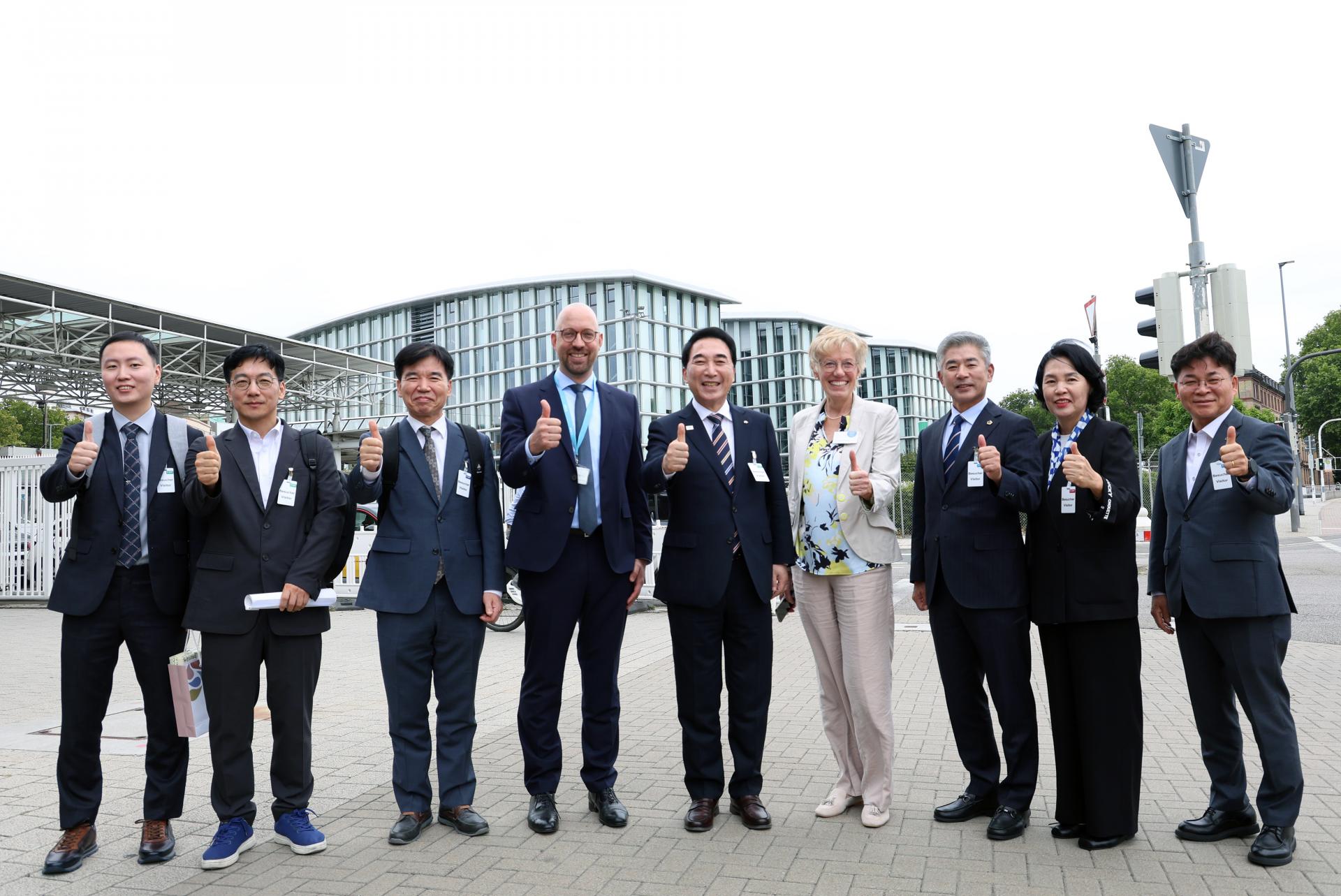 c983adf21800b.jpg
