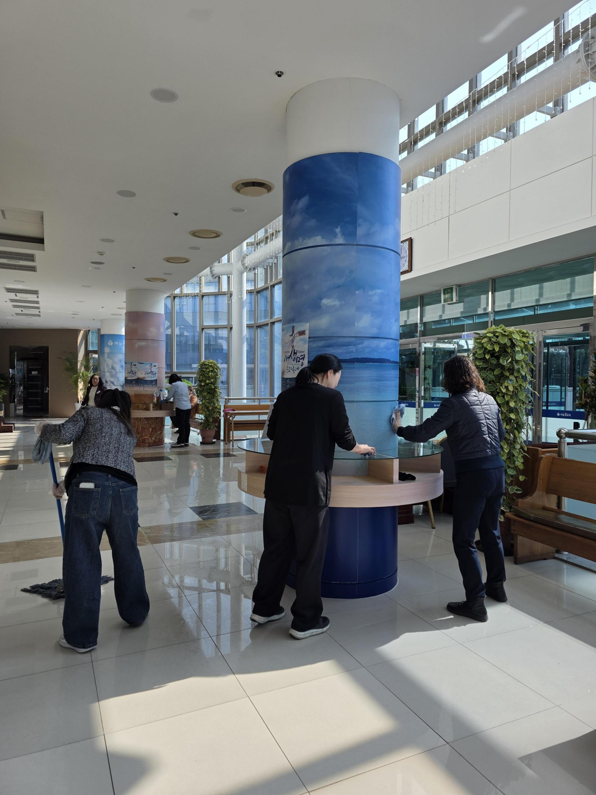 4c03066561c89.jpg