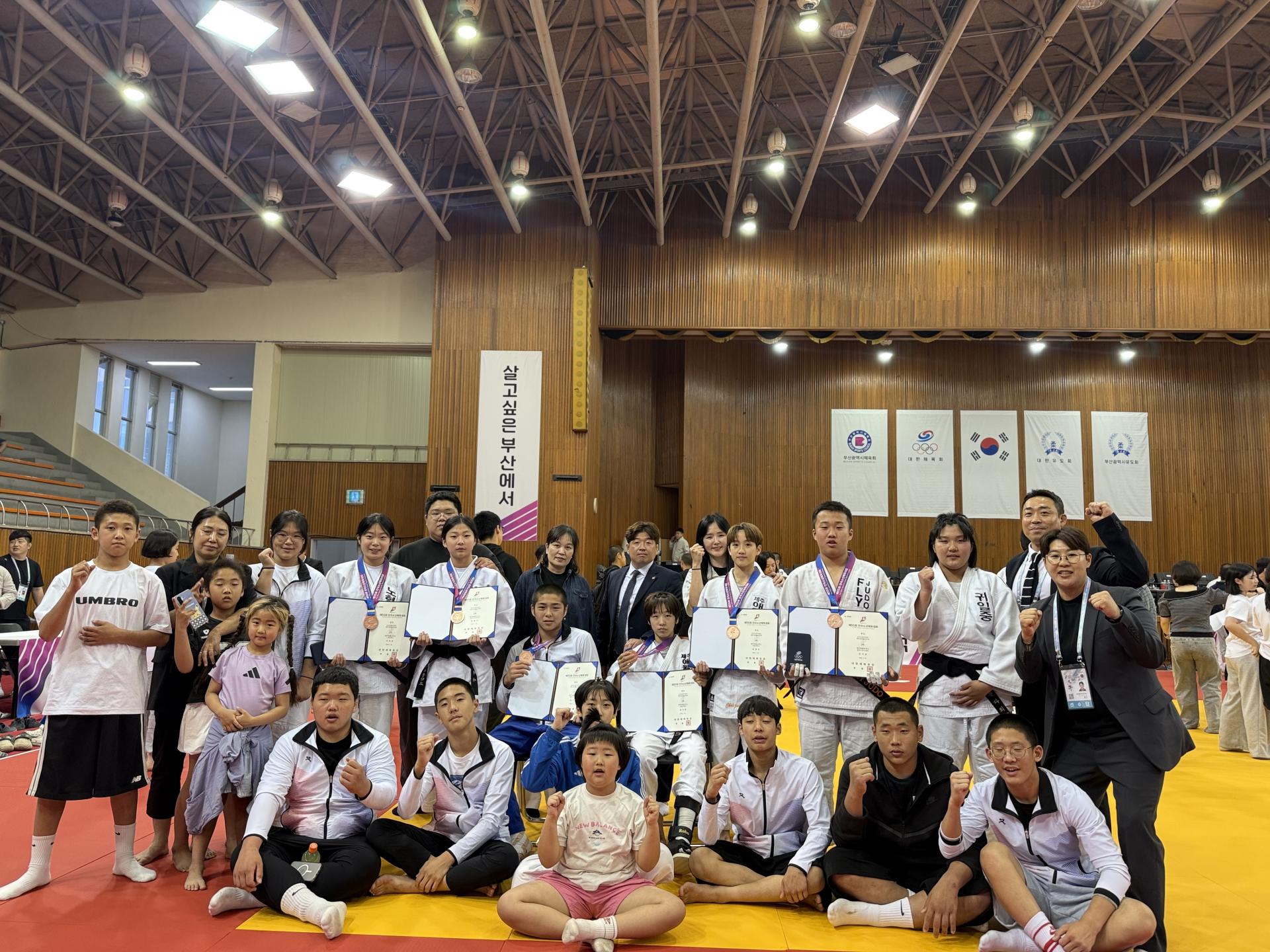 9fb9b325cd74d.jpg