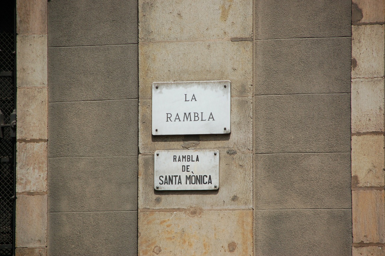 람블라스(La Rambla) 거리는 어떤 곳?
