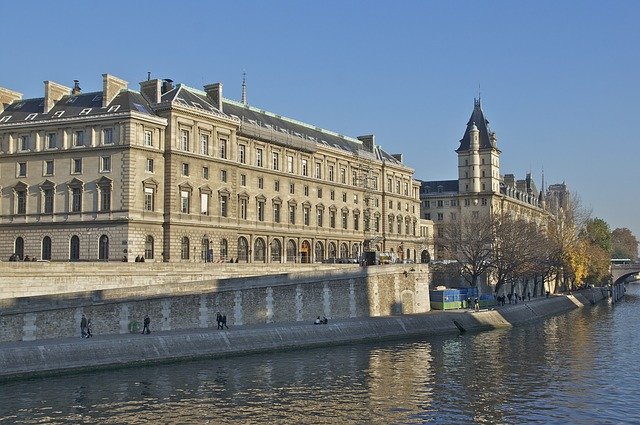 팔레 드 쥐스티스(Palais de Justice)