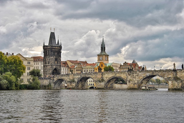 카를교 (Charles Bridge)