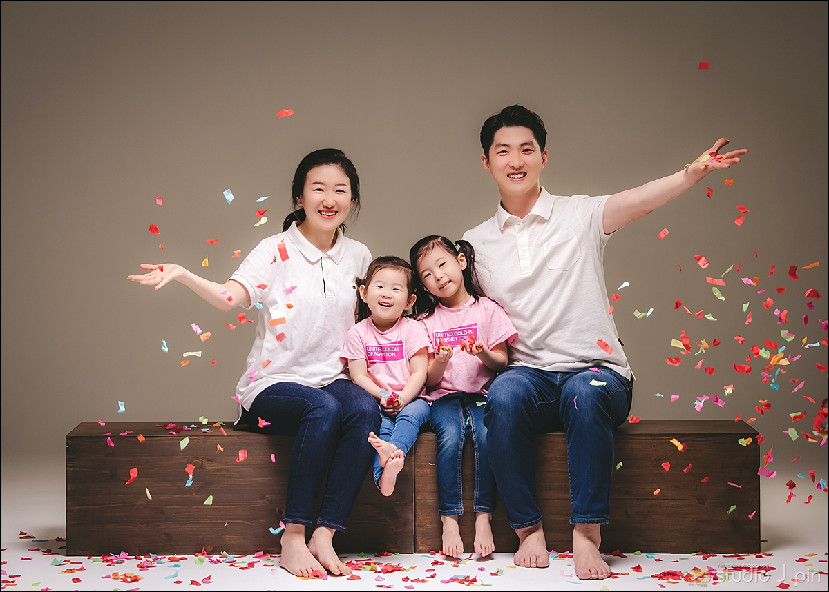 가족사진 + 자매우정사진 : 제이핀스튜디오갤러리