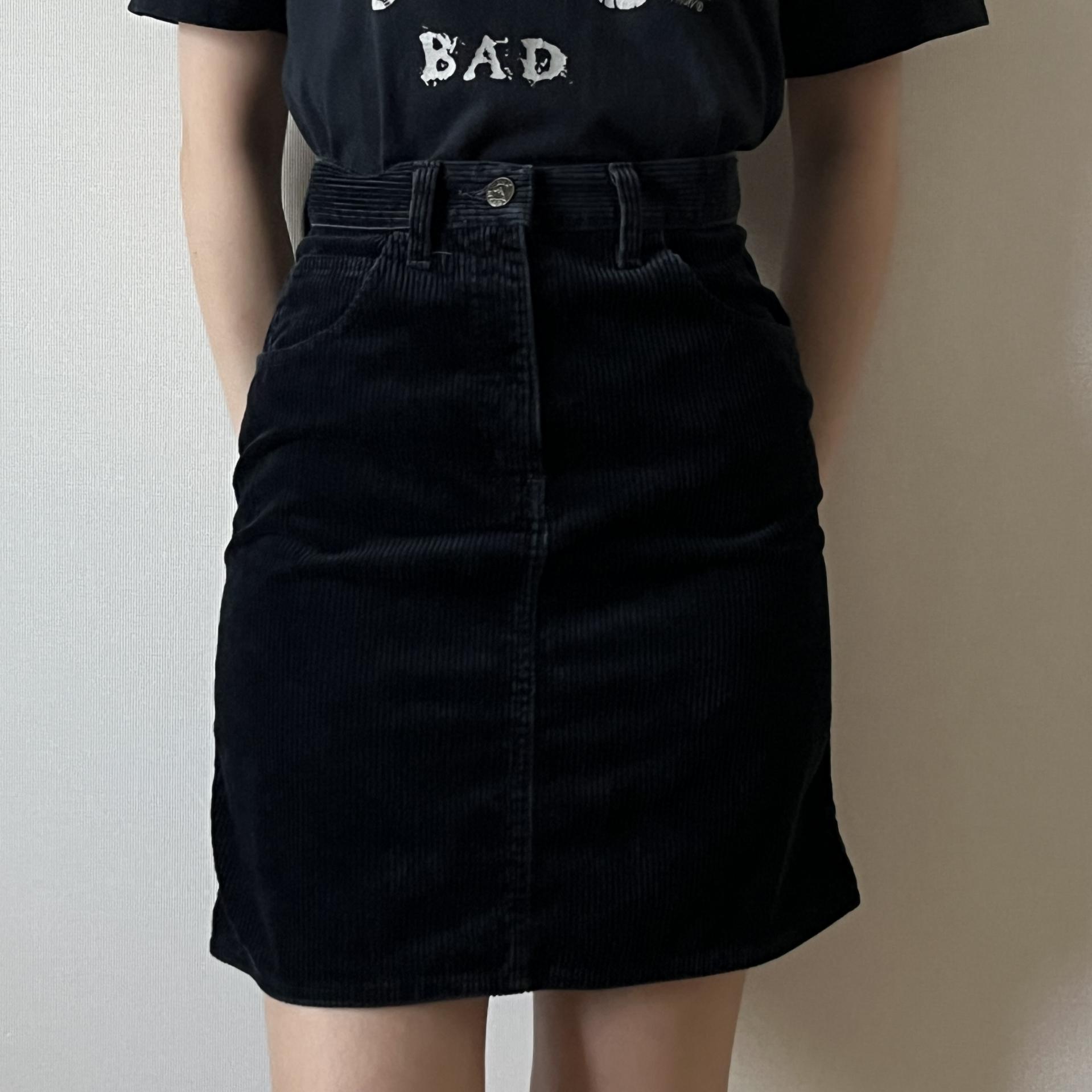[ WOMAN ] Emporio Armani Metal Emblem Corduroy Mini Skirt