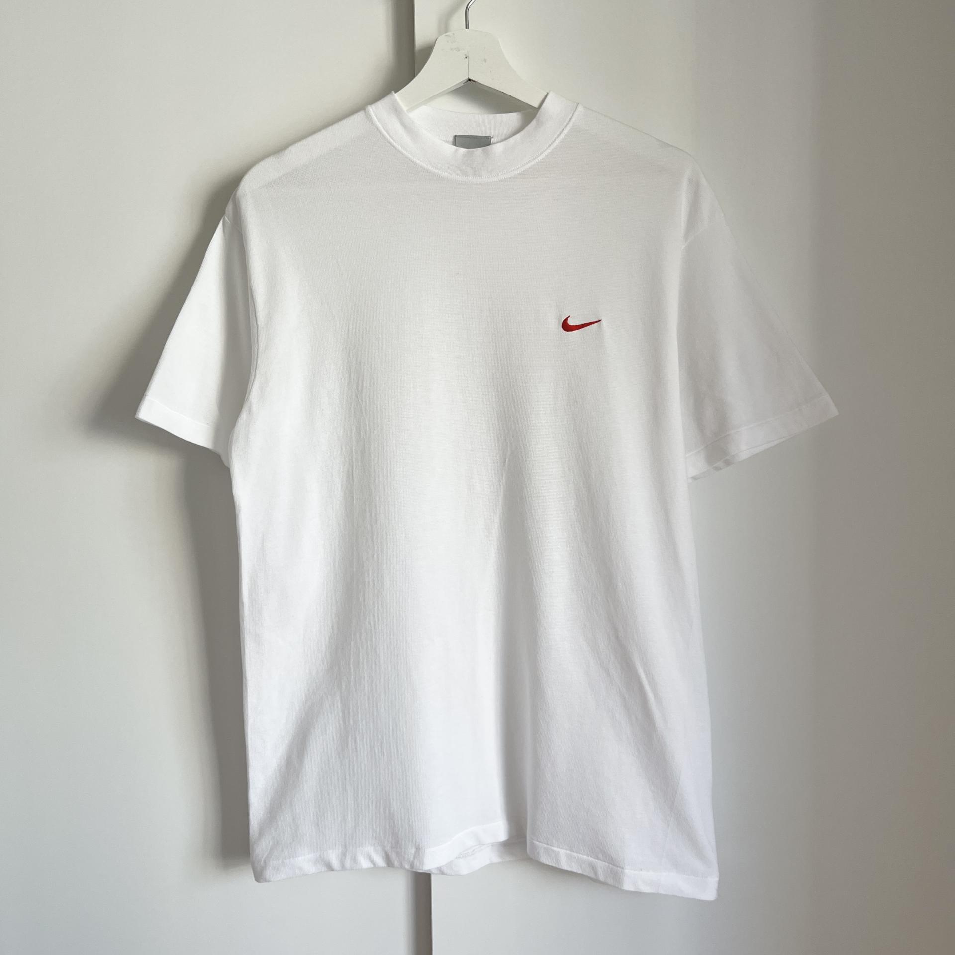 [ WOMAN ] NIKE Mini Swoosh T-Shirt