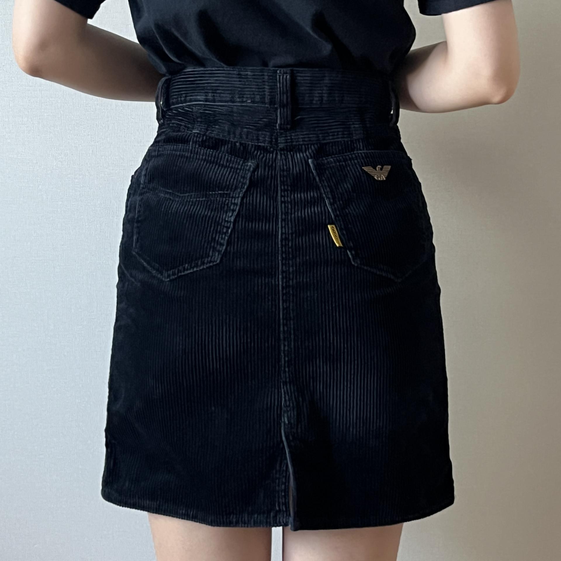 [ WOMAN ] Emporio Armani Metal Emblem Corduroy Mini Skirt