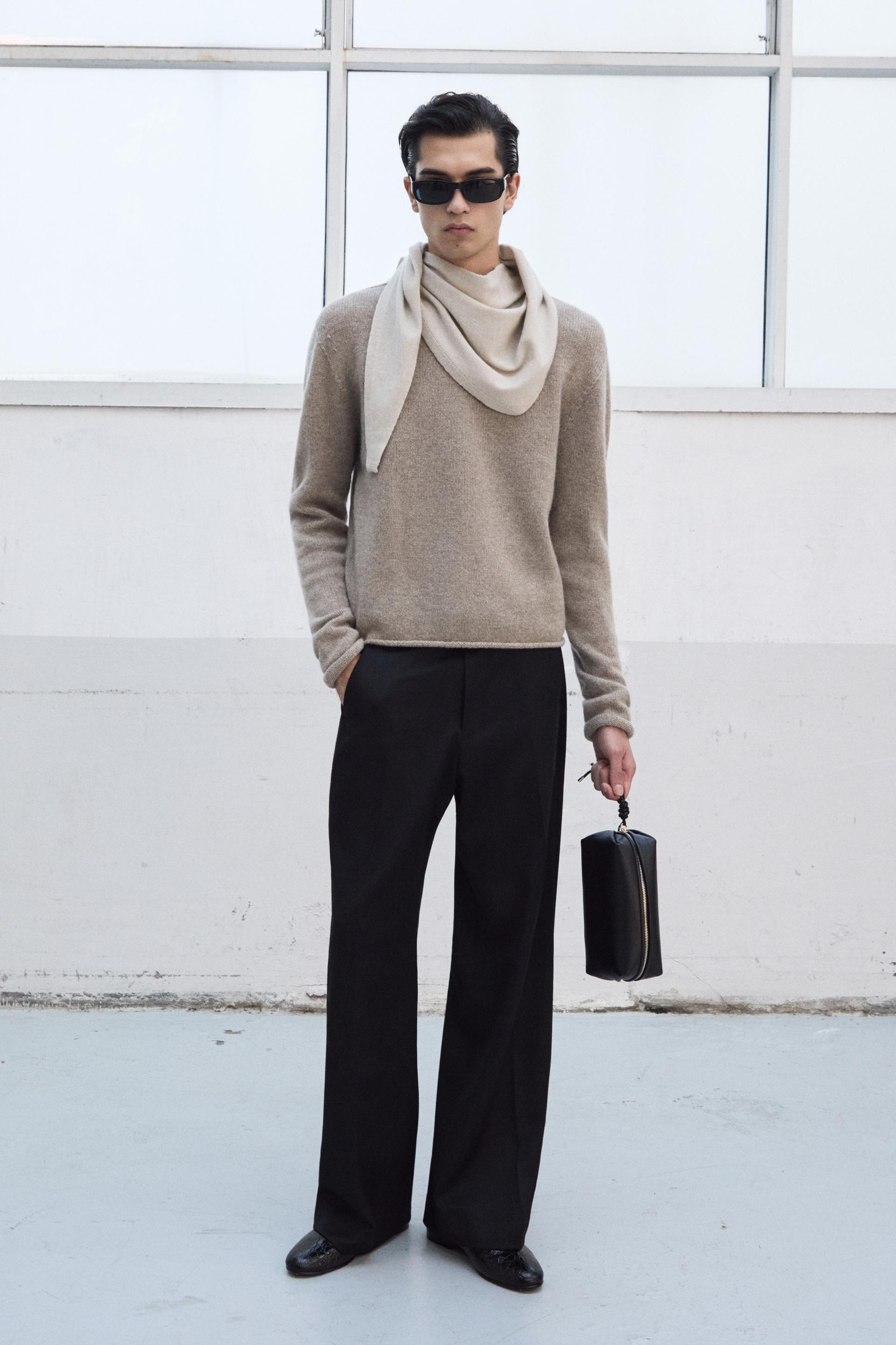 MERINO WOOL TRIANGULAR SCARF BISCUIT