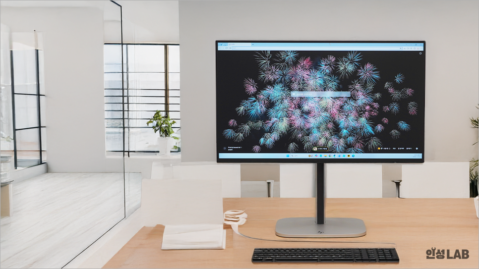 심플하고 깔끔한 사무용모니터 HP 524pf 모델 모습