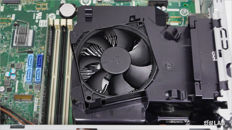먼지가 많이 쌓이는 CPU 쿨링팬
