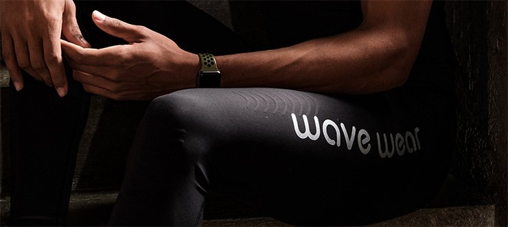 close up of the logo on the mens wavewear compression leggings