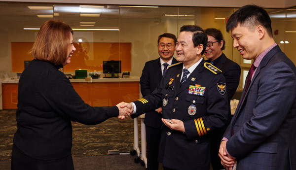 MET Dean Tanya Zlateva shakes hands with KNPU President and Chief Superintendent General Kim Soon-Ho
