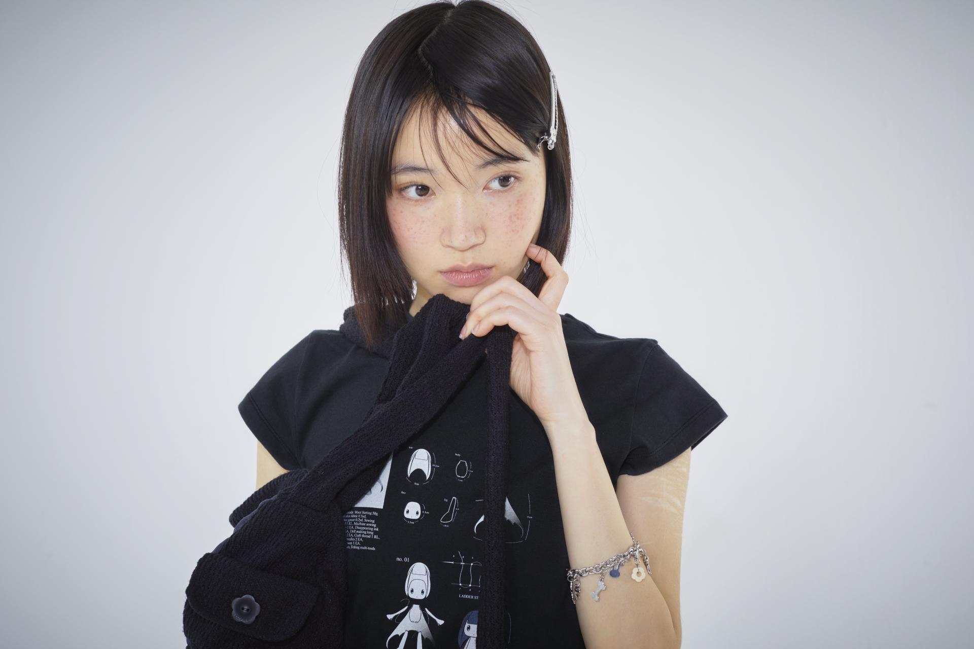 【COYSEIO】 LEGNA T-SHIRT CHARCOAL 25fe3da1e2ee1.jpg