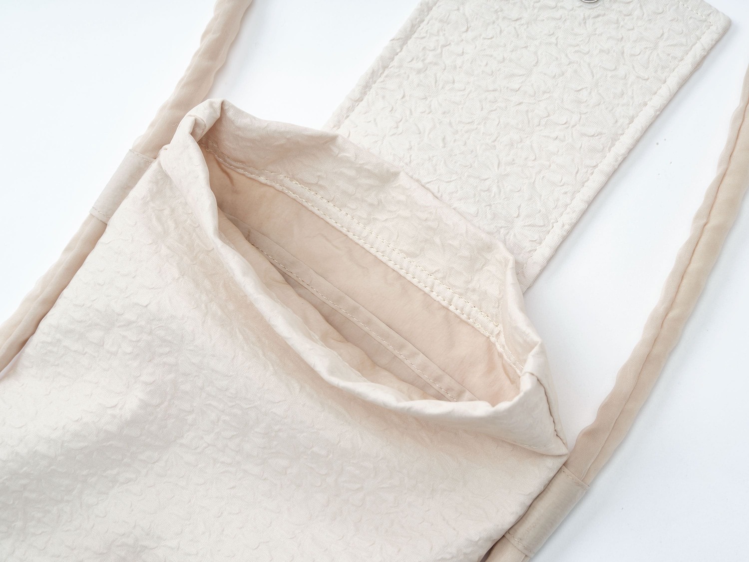 【COYSEIO】送料/関税込 SHIRRING ROPE CROSS BAG IVORY COYSEIO] SHIRRING ROPE CROSS BAG IVORY 正規品 韓国ブランド