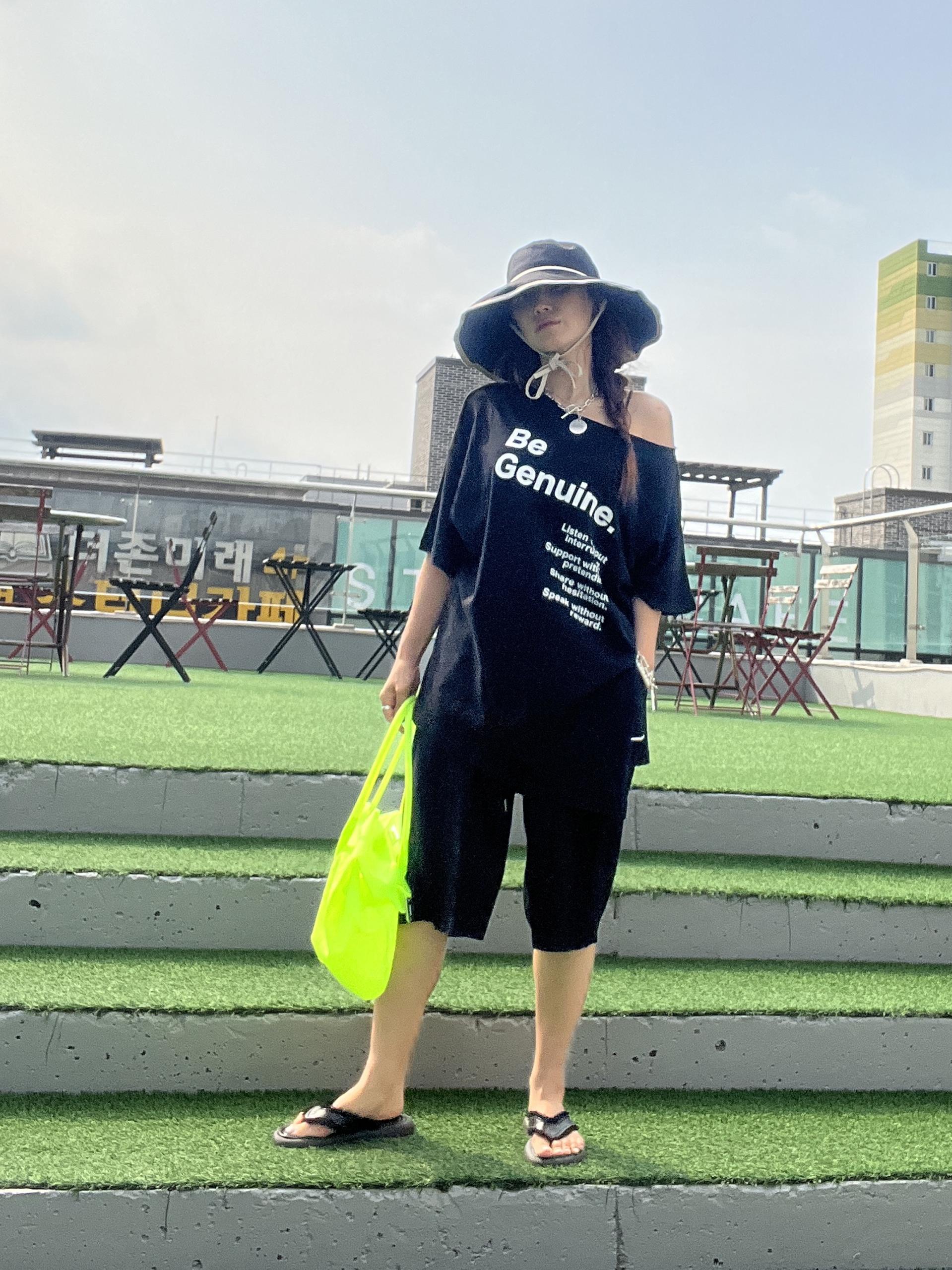 오프언발티셔츠