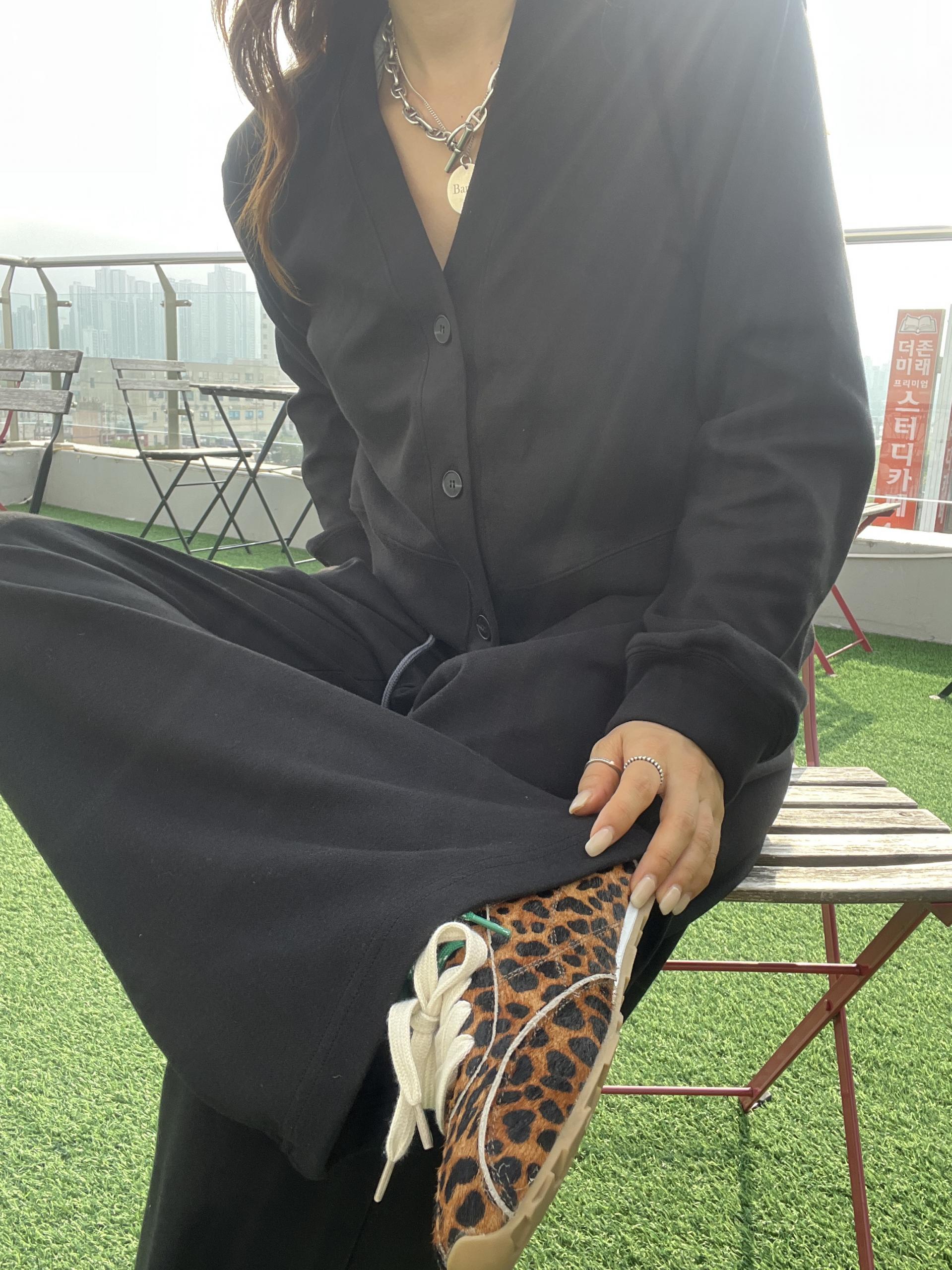리얼송치스니커즈