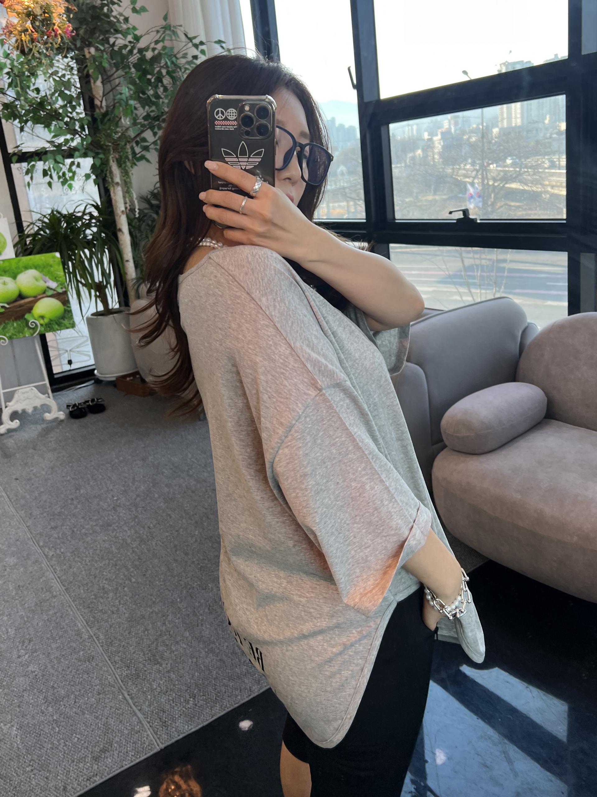 레터링브이티셔츠