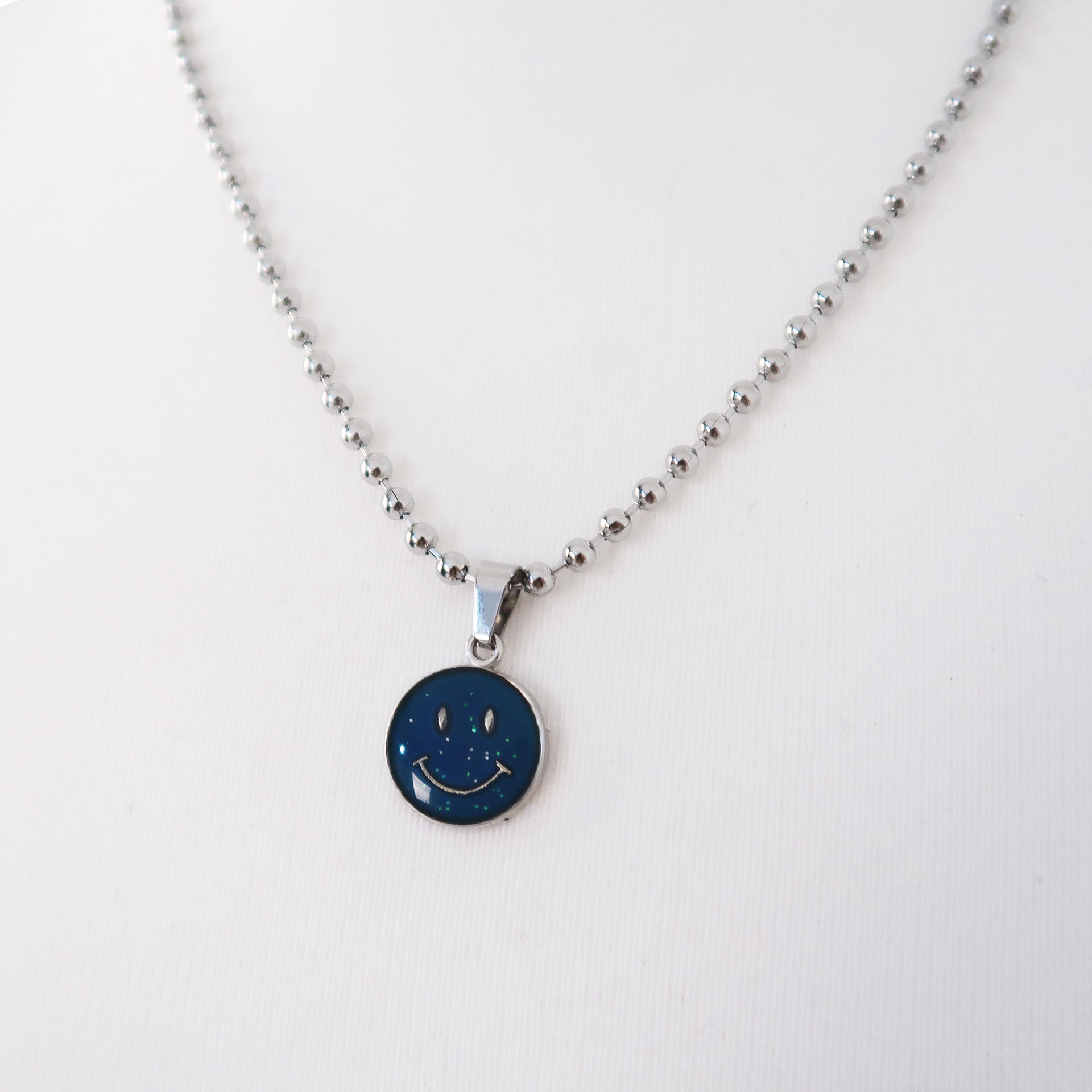 TEMPERATURE SMILEY FACE NECKLACE