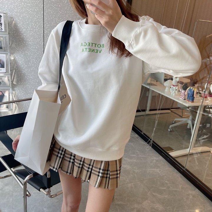 [국내배송] 보테가베네* 넥 그린로고 맨투맨