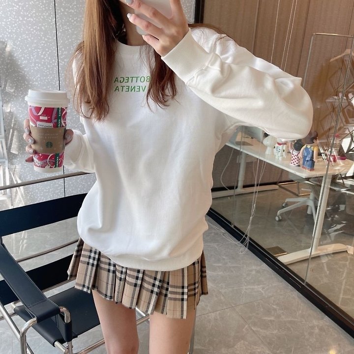 [국내배송] 보테가베네* 넥 그린로고 맨투맨