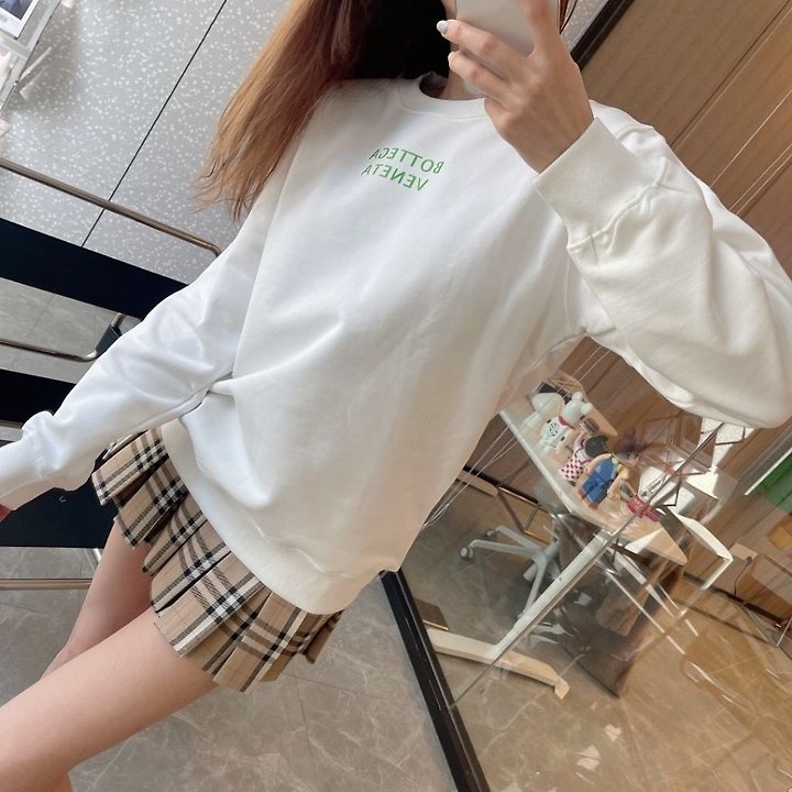 [국내배송] 보테가베네* 넥 그린로고 맨투맨