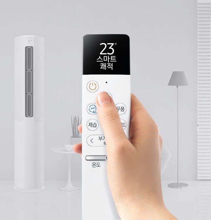 슬림한 디자인의 리모컨 이미지가 노출되고 있습니다