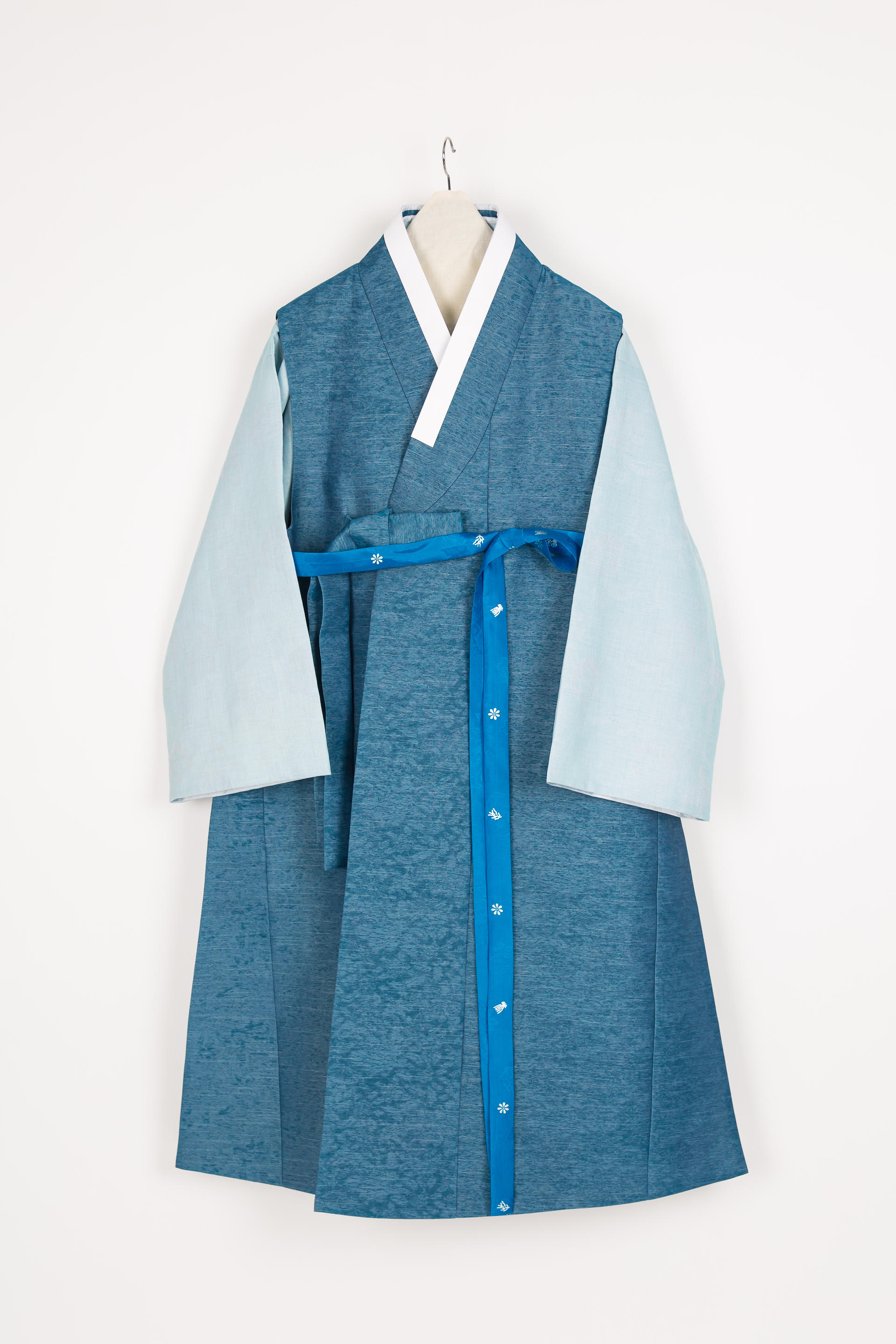 남자 한복 종류, 예쁘게 입는 방법 한복대여 > : 금의재 Geumuijae” style=”width:100%” title=”한복대여 > : 금의재 GEUMUIJAE”><figcaption>한복대여 > : 금의재 Geumuijae</figcaption></figure>
<figure><img decoding=
